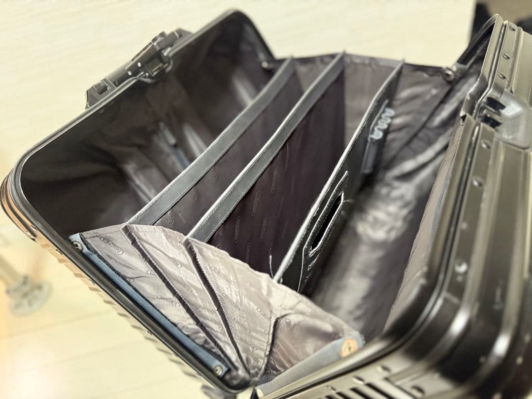 RIMOWA 986.67 トパーズ 旧モデル 黒アルミ 26L 4輪