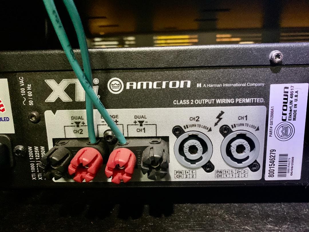 Crown XTi 2000 パワーアンプ 2台