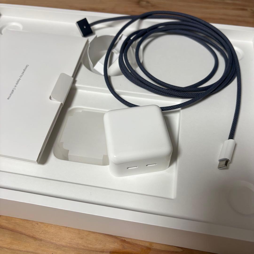 Apple MacBookAirミッドナイト M3 13インチ　16GB 512