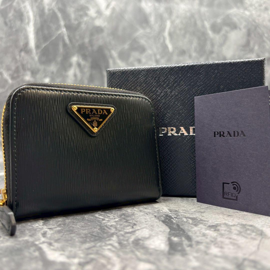 たけやま ✨プラダ　三角ロゴ　ケース