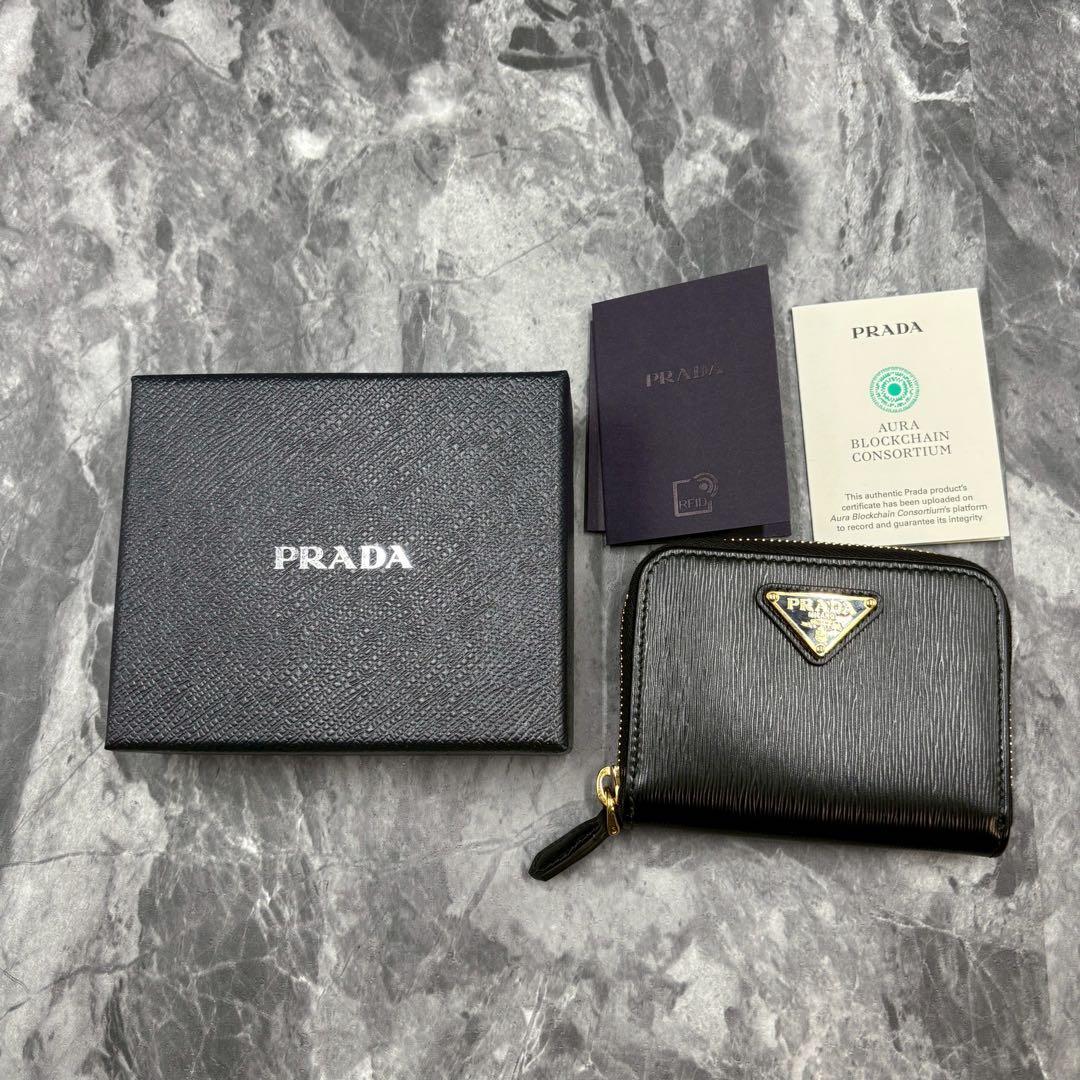 たけやま ✨プラダ　三角ロゴ　ケース