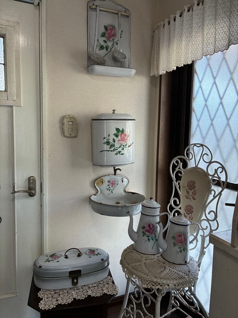 アンティークホーローファウンテン壁掛け手洗いコーヒーポット他バラ柄８点まとめて