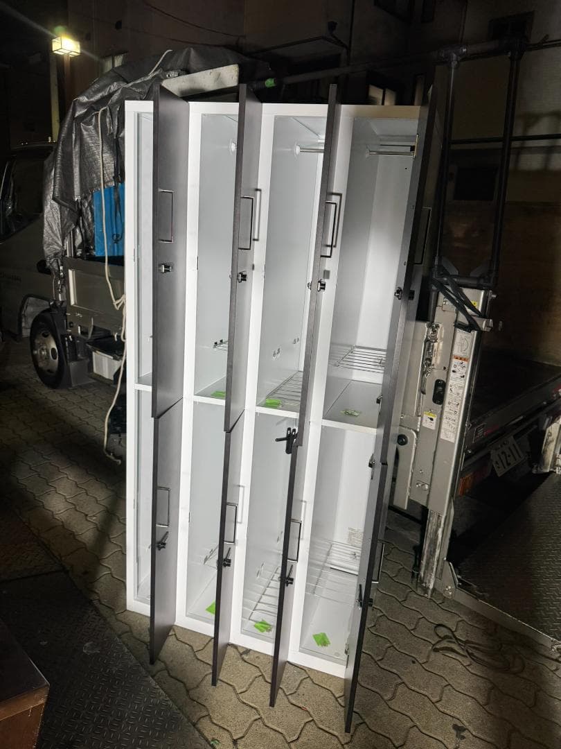 (4291)*株式会社スマイル SMILE 8人用ロッカー(ダイヤル錠)鍵付き。