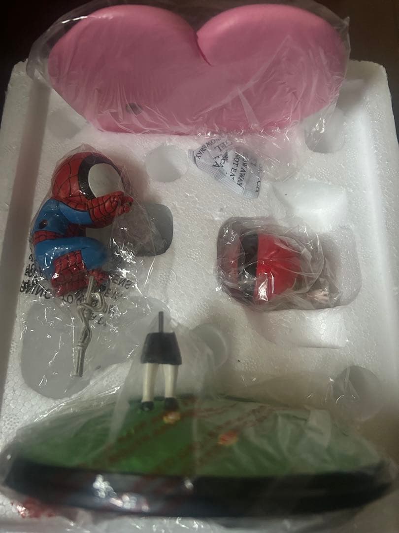 スパイダーマン&メリージェーン　スコッティヤング　ミニスタチュー