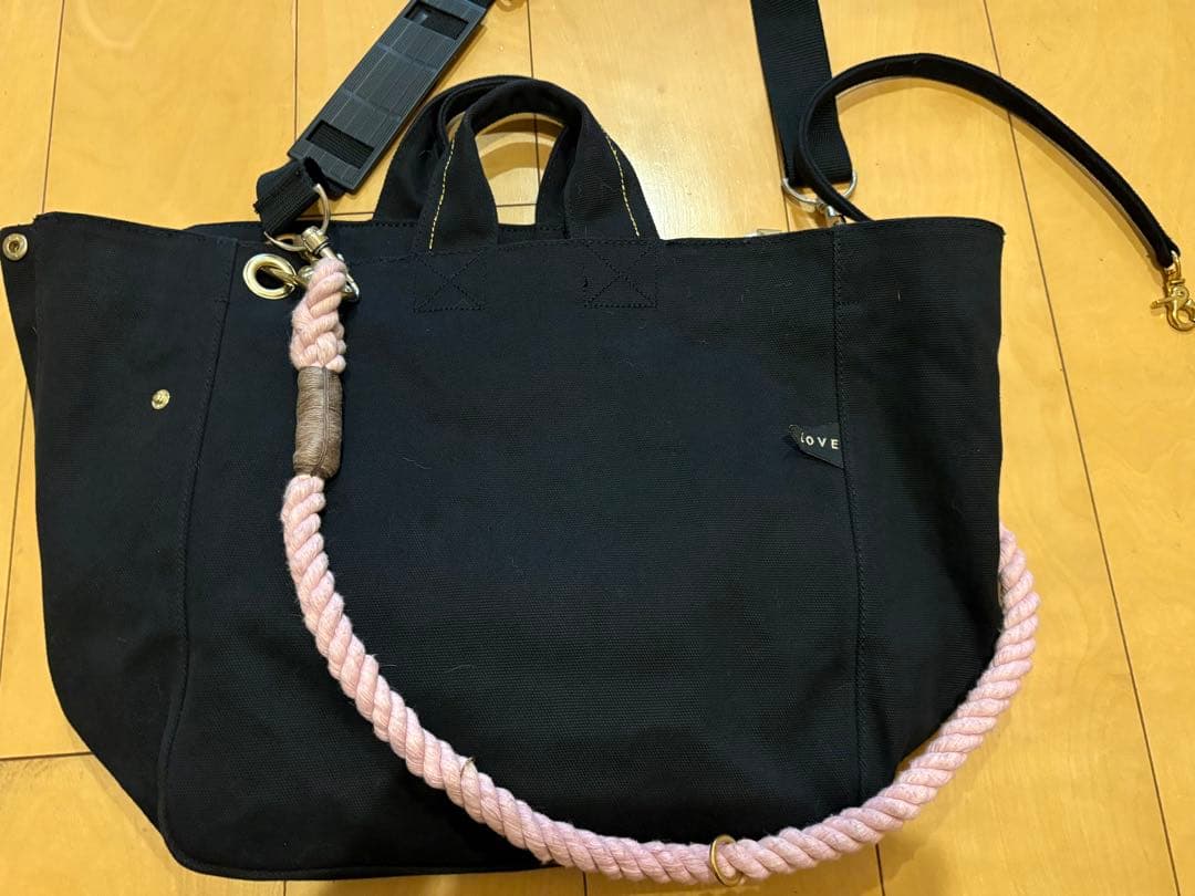 ペット用キャリーバッグ　黒 ピンクロープブランドFound My Animal