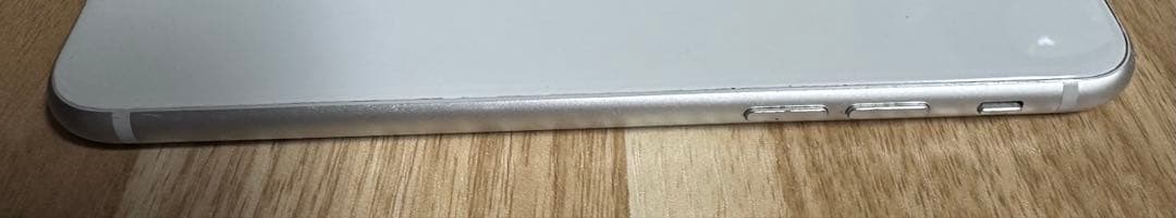 iPhone8 64GB 画面ビビ割れ