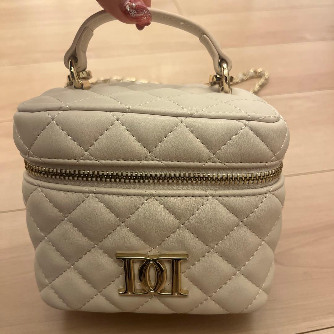 Darich キルティング バニティ バッグ ホワイト　ゴールドパーツ