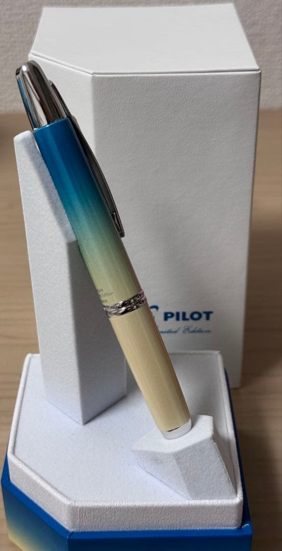 PILOT パイロット 万年筆 キャップレス 2024 限定 中字 M