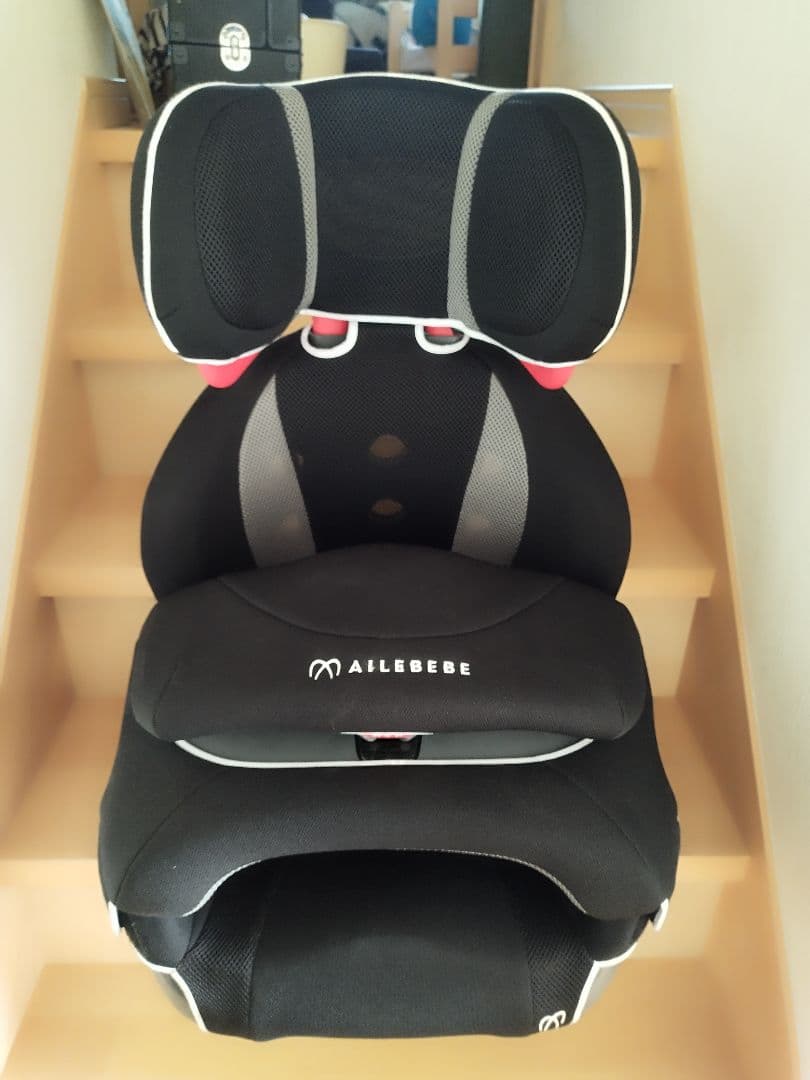 エールベベ　チャイルドシート ブラック　サラット3ステップクワトロ　ALC246