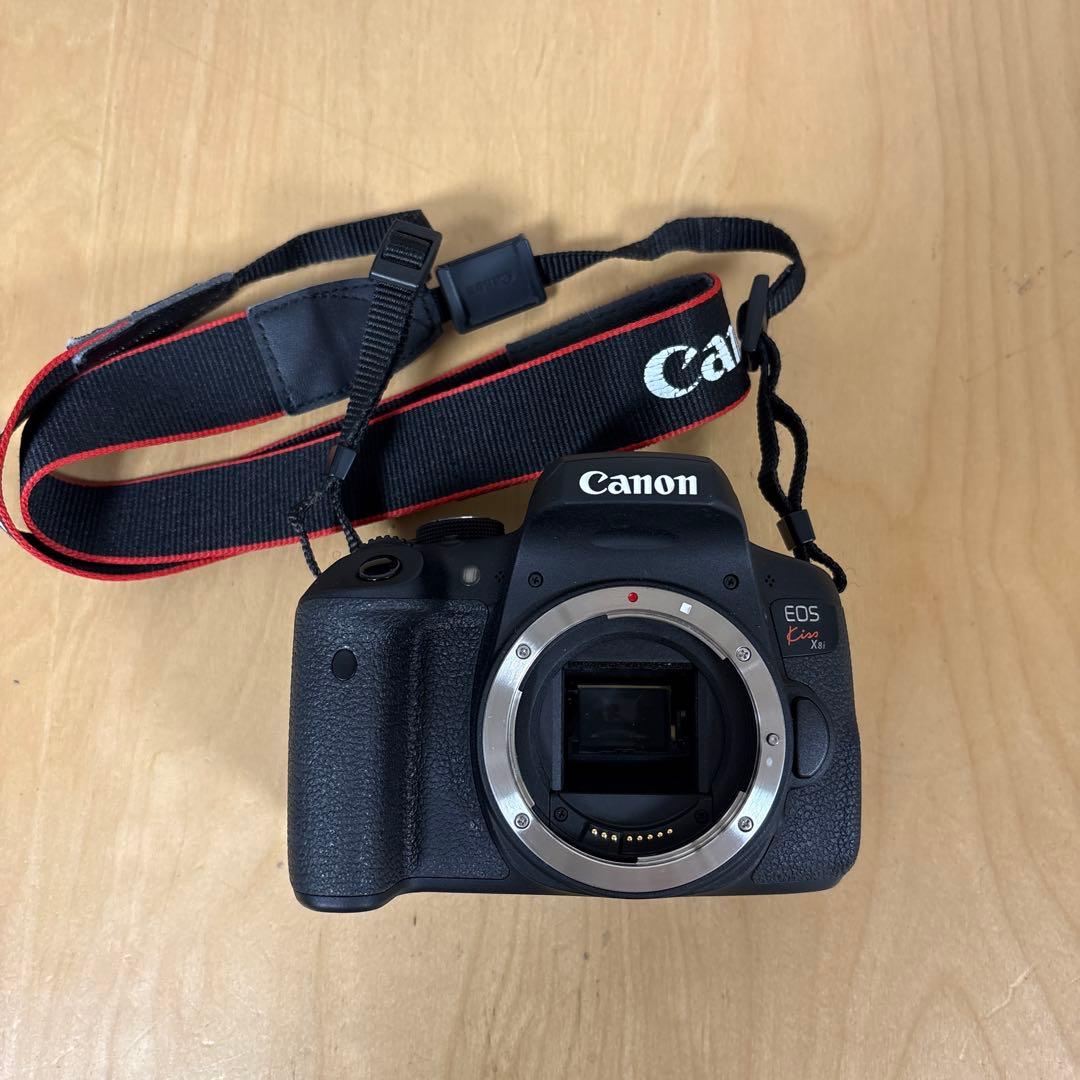 Canon EOS Kiss X8i 本体と付属品