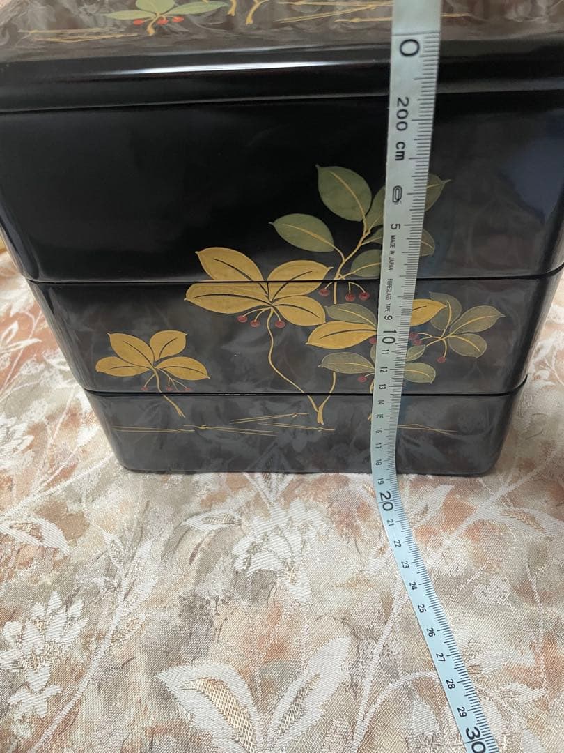 会津塗 三段重箱 天然木 うるし塗 草花蒔絵 黒塗り 漆器 正月 おせち 共箱付