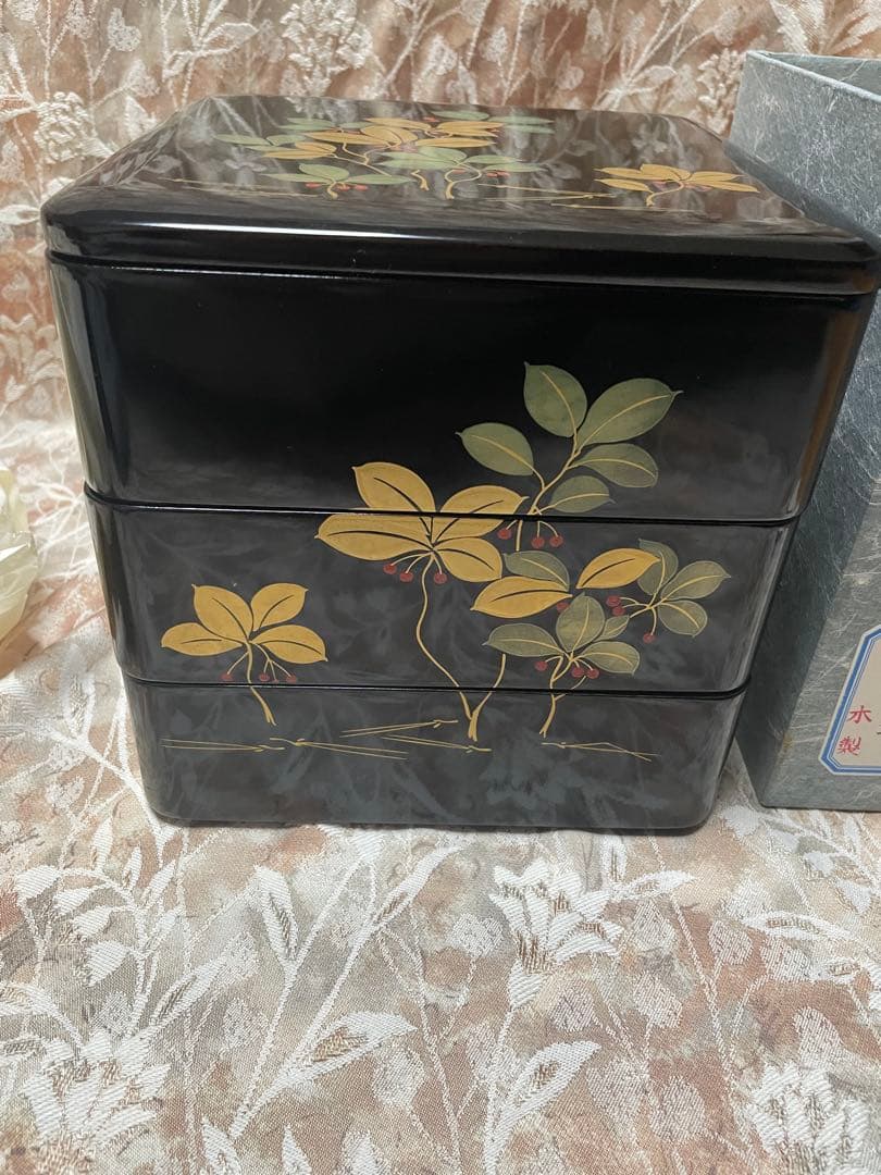 会津塗 三段重箱 天然木 うるし塗 草花蒔絵 黒塗り 漆器 正月 おせち 共箱付