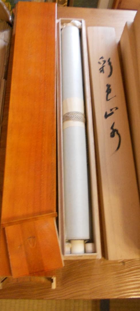 掛け軸 忠義 彩色山水 絹本 希少 軸装 茶道具 掛軸 美品 二重化粧箱 です。