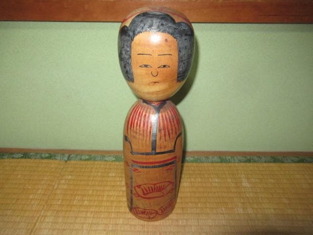 ◆極希少 美品 1950年代作！『小椋久太郎』秋田木地山こけし 梅花模様前垂れ