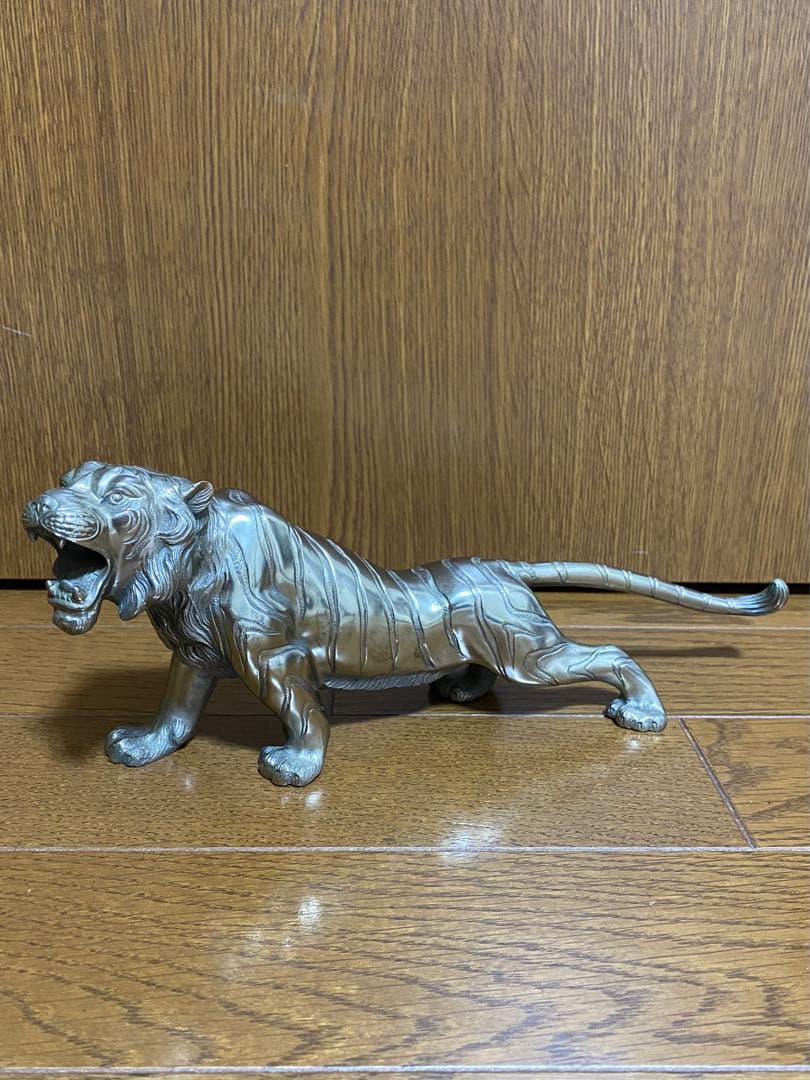 【骨董品】白銅製 村田宏作 虎 置物 飾り物 トラ 寅 とら 金属工芸 彫刻