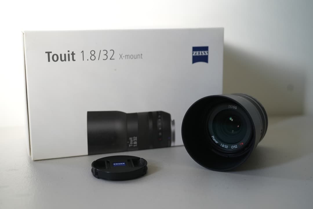 カールツァイスCarl Zeiss Xマウントtouit 1.8/32