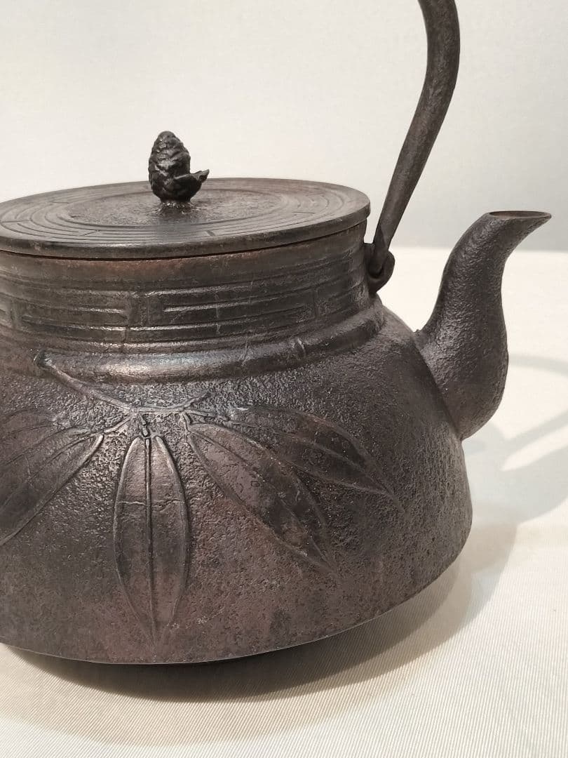 南部鉄器　鉄瓶　２リットル　２０００ml 伝統工芸　日本製　大容量　笹模様