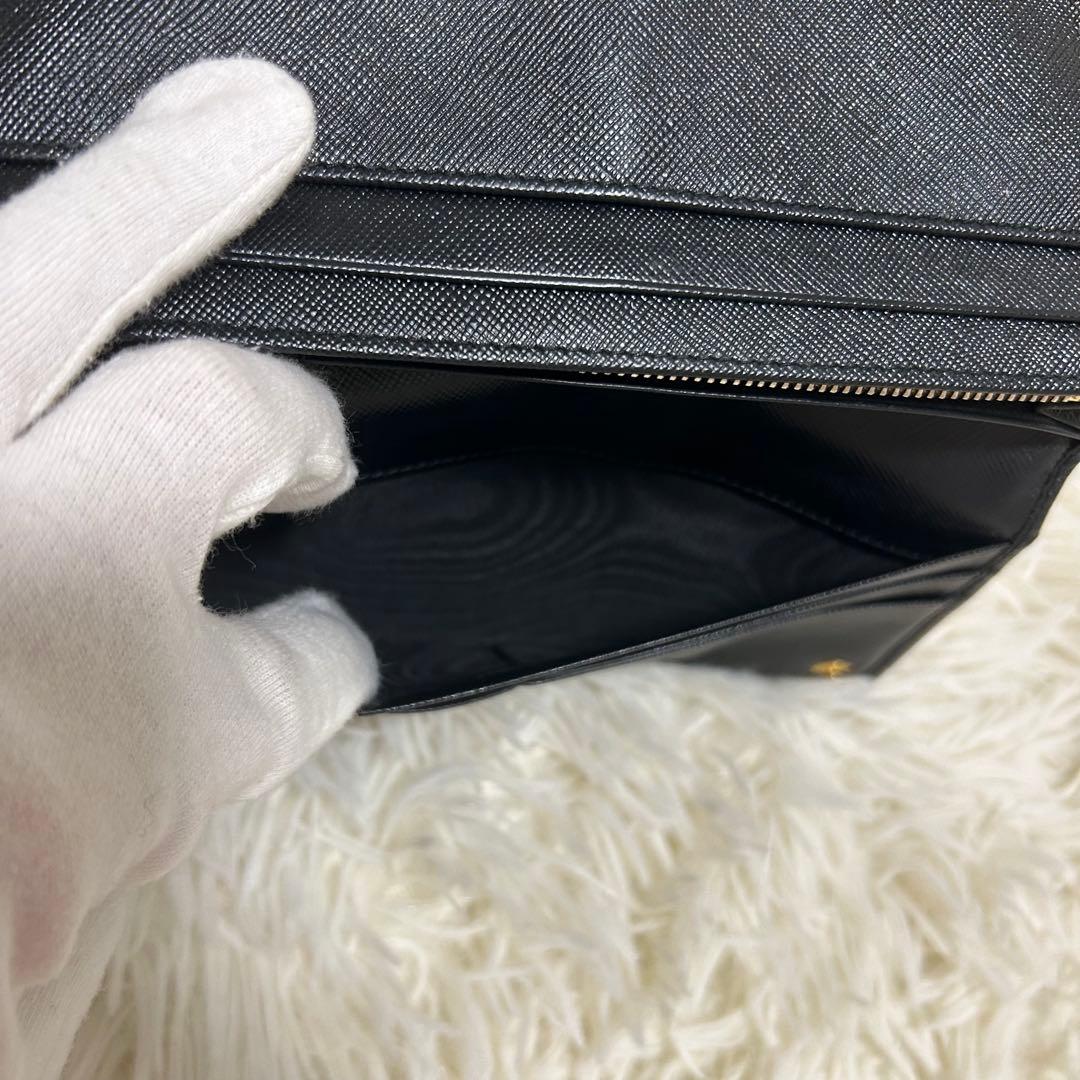 PRADA/プラダ　2つ折り長財布　サフィアーノ　レザー ブラック