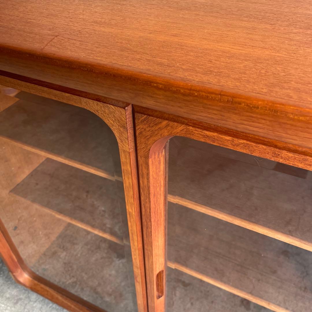 北欧スタイル　ガラス扉キャビネット 収納