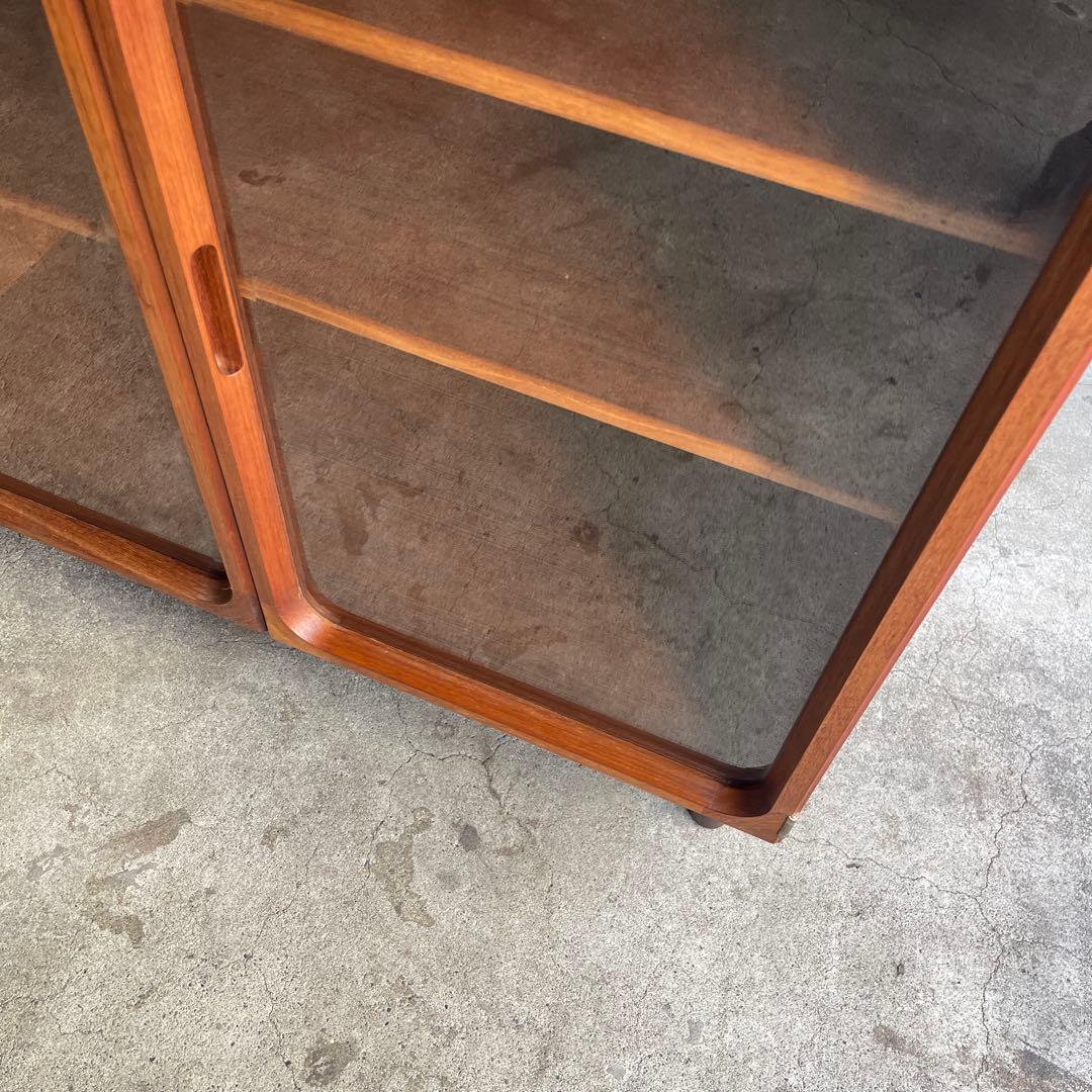 北欧スタイル　ガラス扉キャビネット 収納