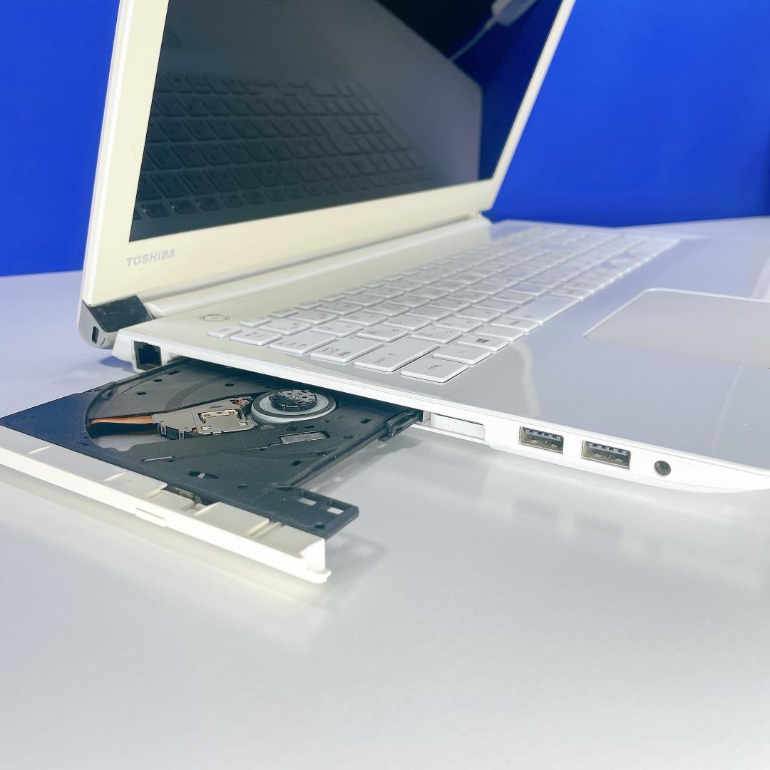 すぐ使える！Windows11✨快適SSD✨東芝白ノートパソコンカメラ付 薄型