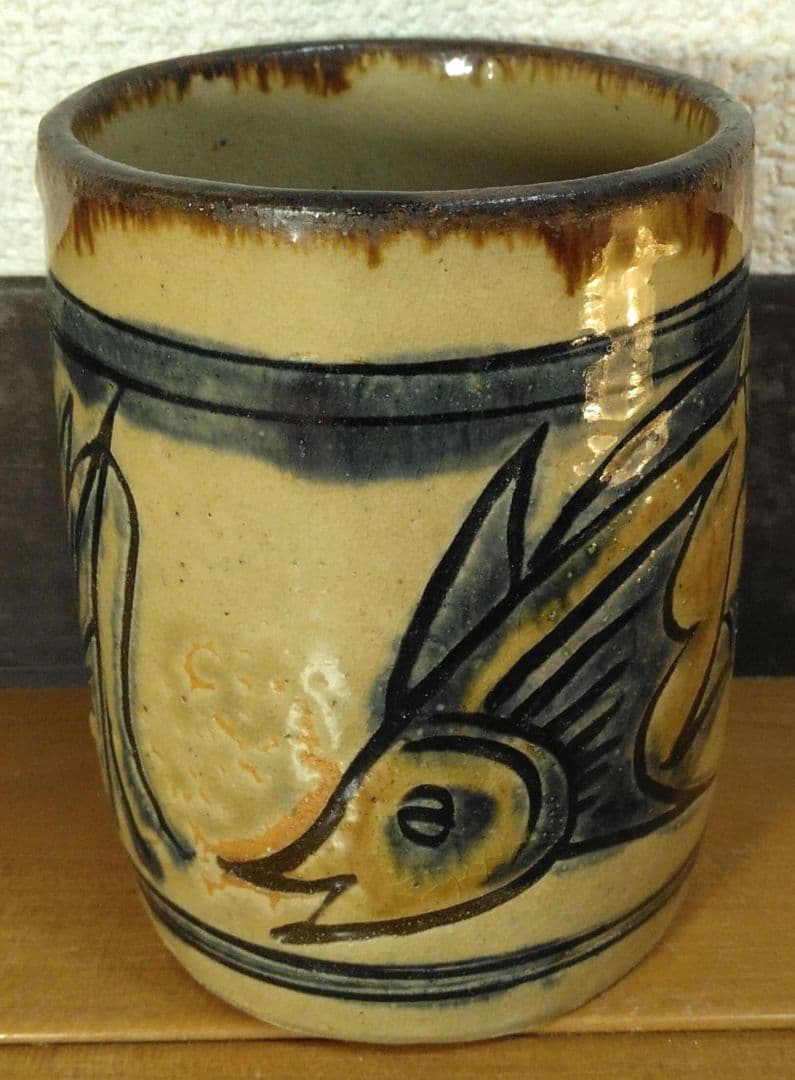 人間国宝 金城次郎 壷屋焼筒碗 栞 共箱 美品 壺屋焼 やちむん 笑魚海老紋