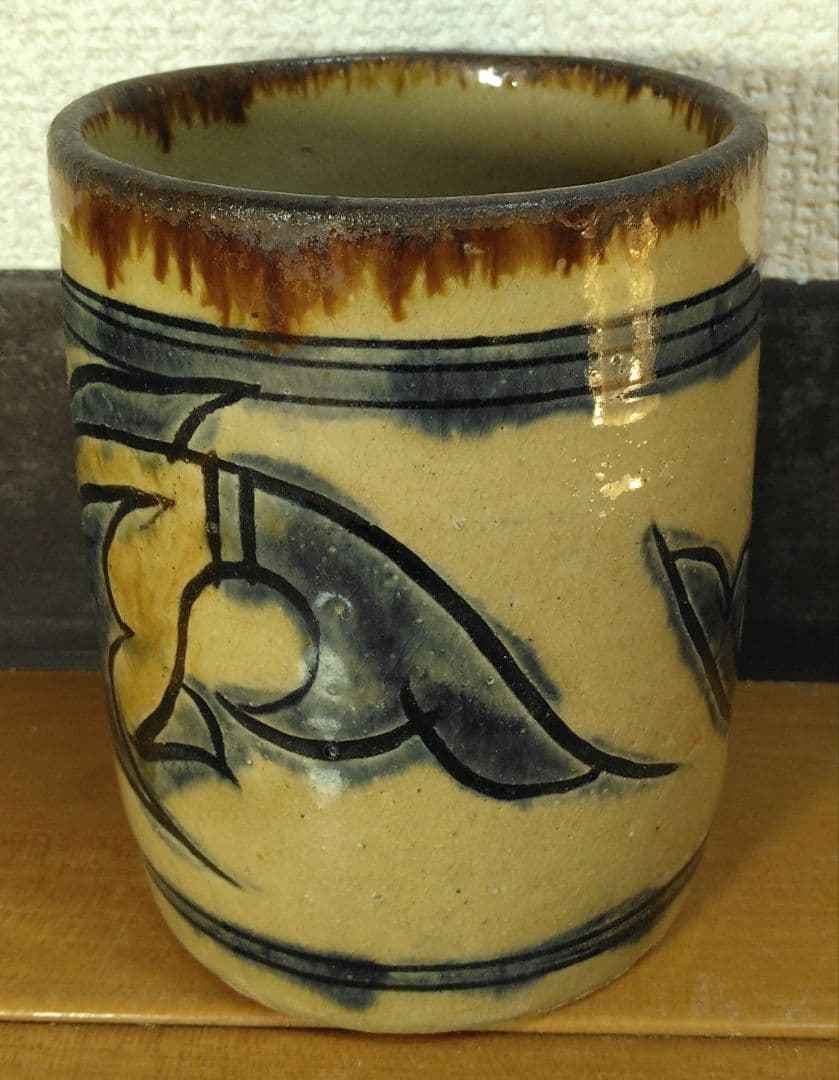 人間国宝 金城次郎 壷屋焼筒碗 栞 共箱 美品 壺屋焼 やちむん 笑魚海老紋