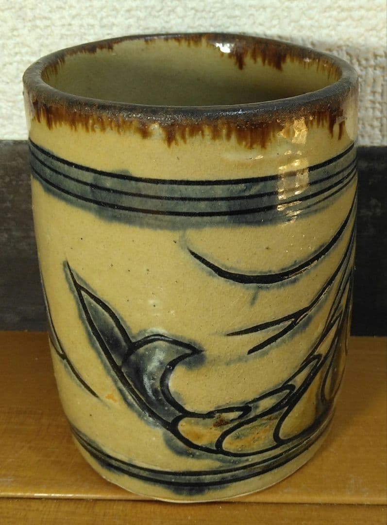 人間国宝 金城次郎 壷屋焼筒碗 栞 共箱 美品 壺屋焼 やちむん 笑魚海老紋