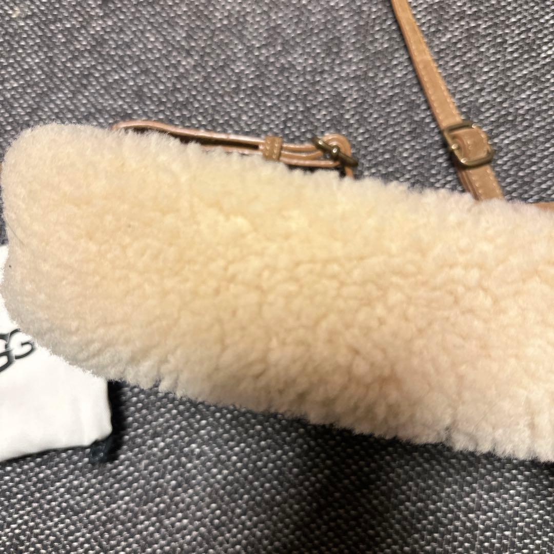 UGGジェニー2ムートンショルダーバッグ　キャメルベージュ