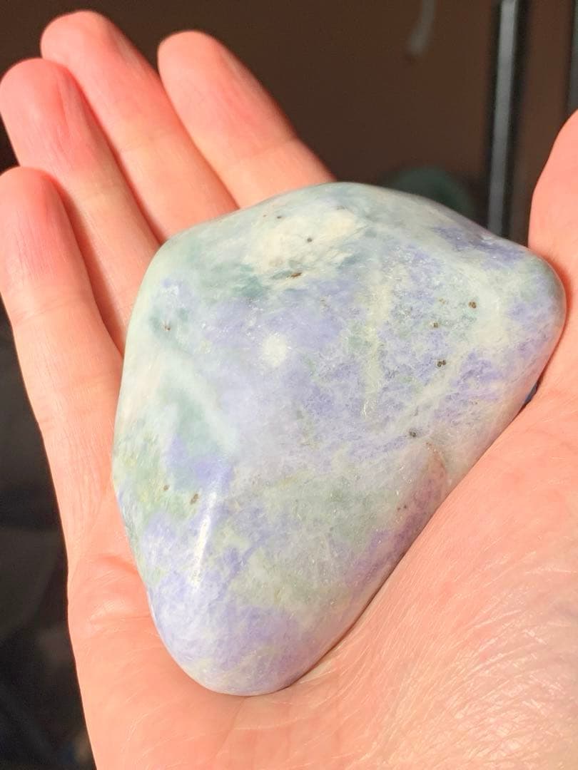 糸魚川ラベンダー翡翠　原石　紫ひすい　水石　根付　国産鉱物標本　コン沢　妖精ラベ