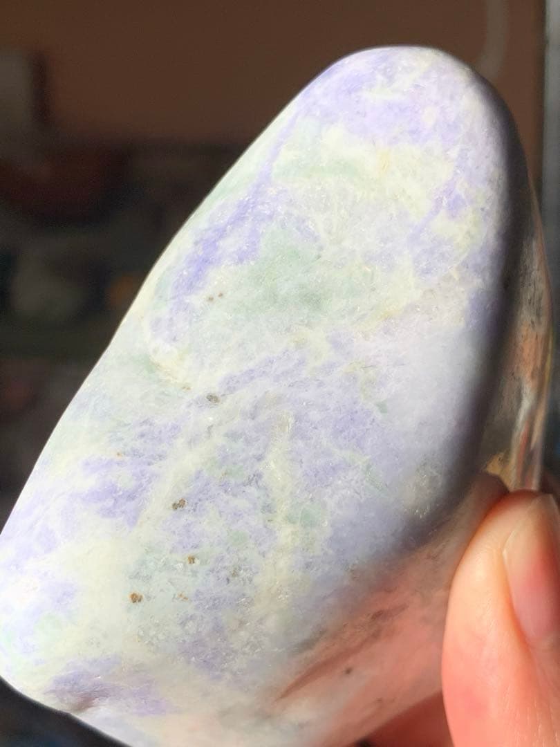 糸魚川ラベンダー翡翠　原石　紫ひすい　水石　根付　国産鉱物標本　コン沢　妖精ラベ