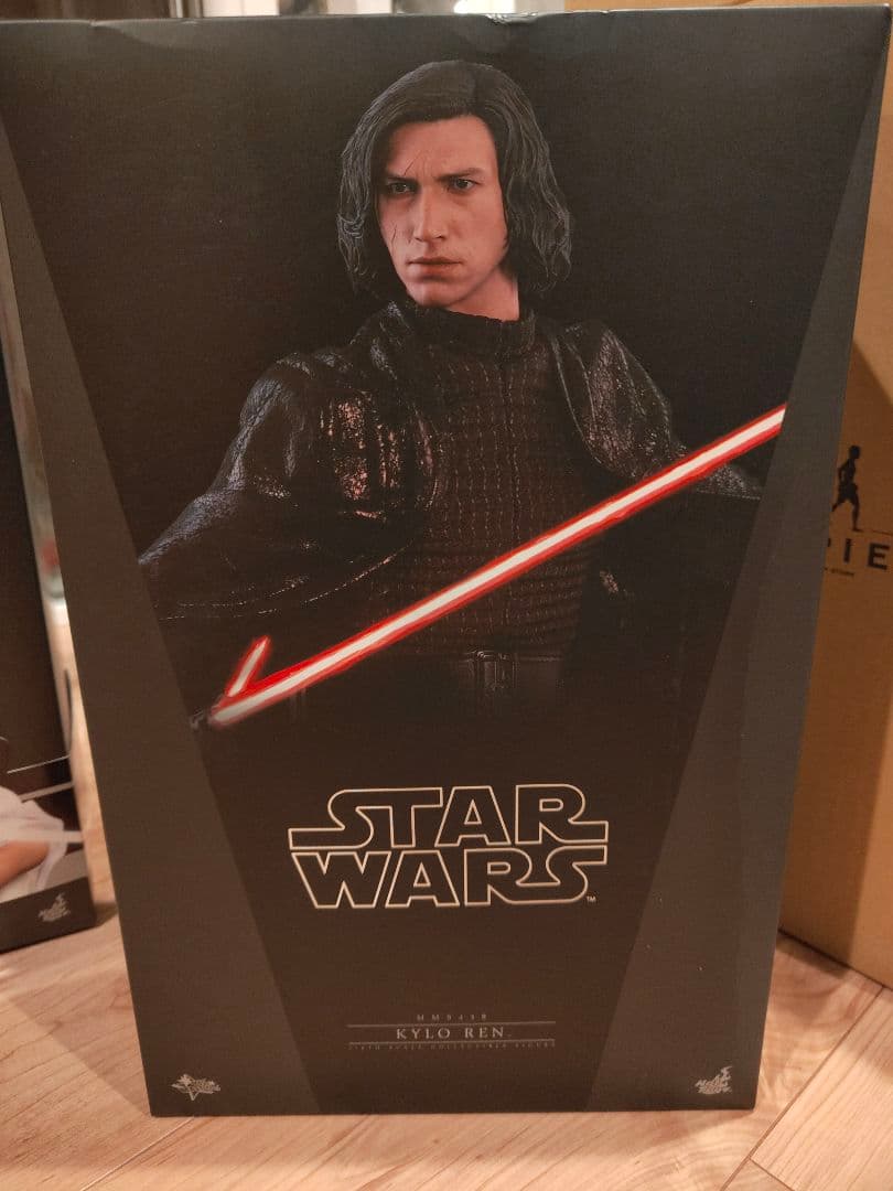 スターウォーズ　カイロレンフィギュア ホットトイズ　エピソード8