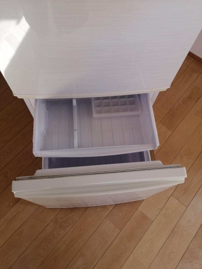 シャープ ノンフロン冷凍冷蔵庫 SJ-14X-W 137L, 2013年製