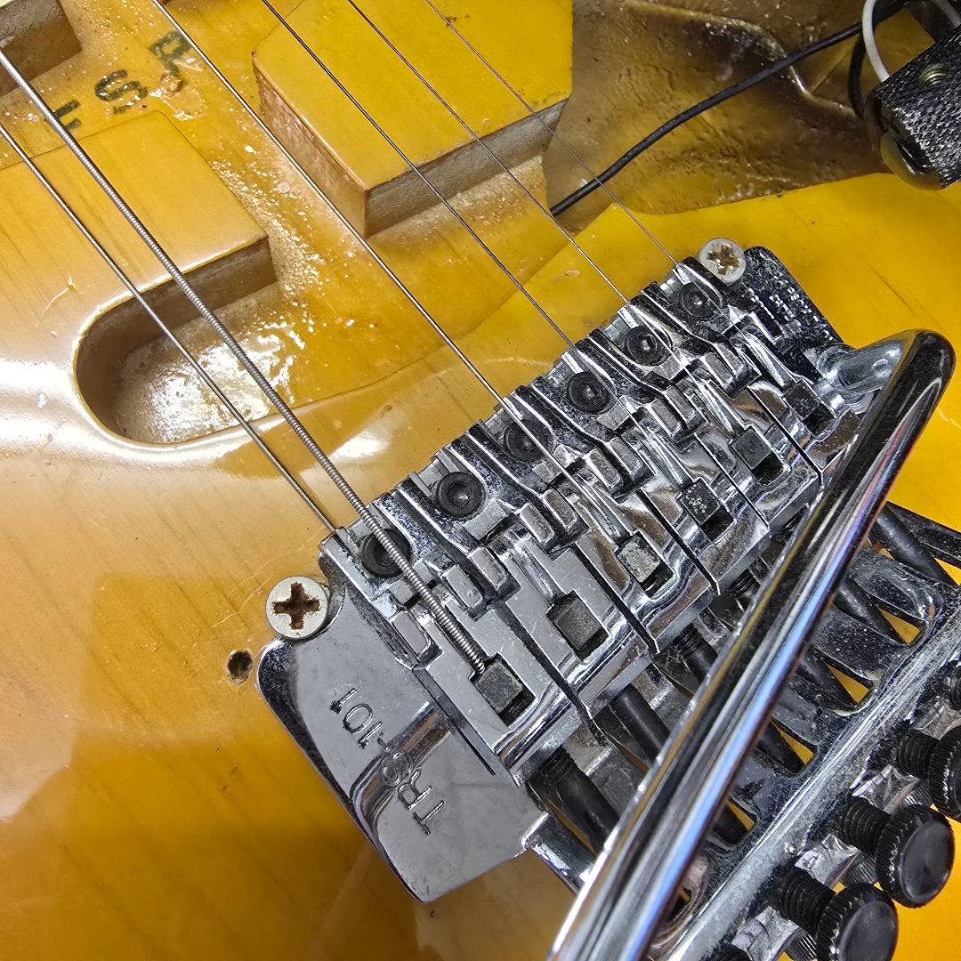 ジ*グ様 カスタマイズエレキギター　FERNANDESプレート　fenderピッ