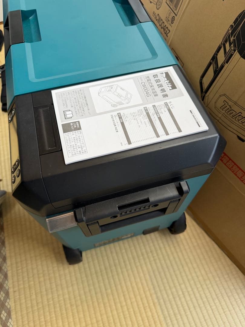 マキタ　充電式保冷温庫　CW004GZ 29L