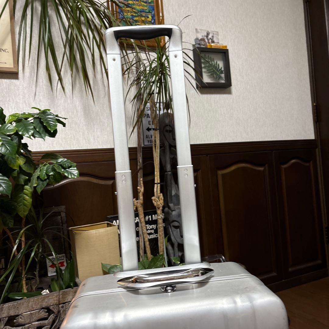 専用品　稀少品【レアな女性用】機内持込可ゼロハリバートン　アルミ製キャリーケース