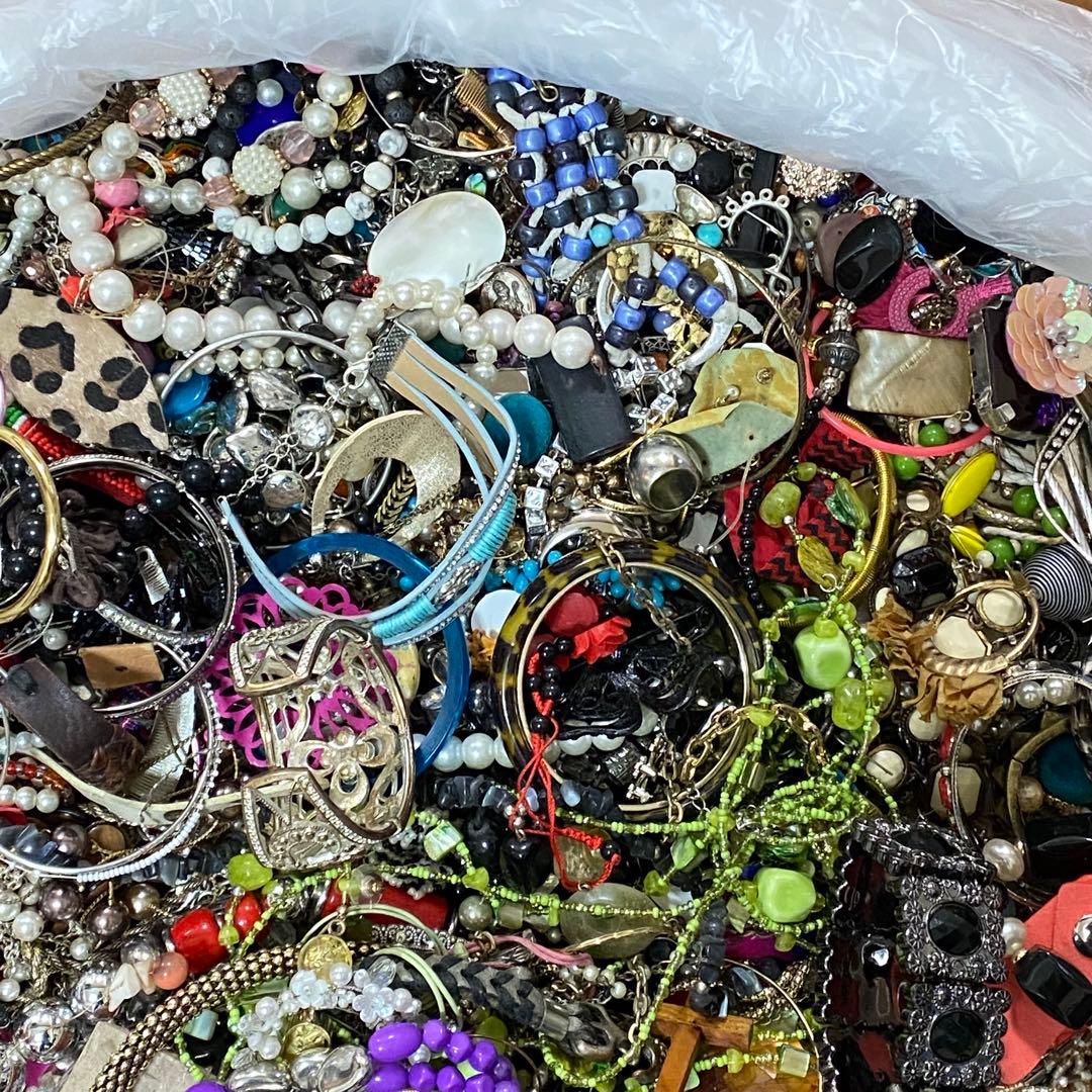 大量まとめ売り　ジャンク　未選別　アクセサリー色々①　約13.0㎏　ネックレス他