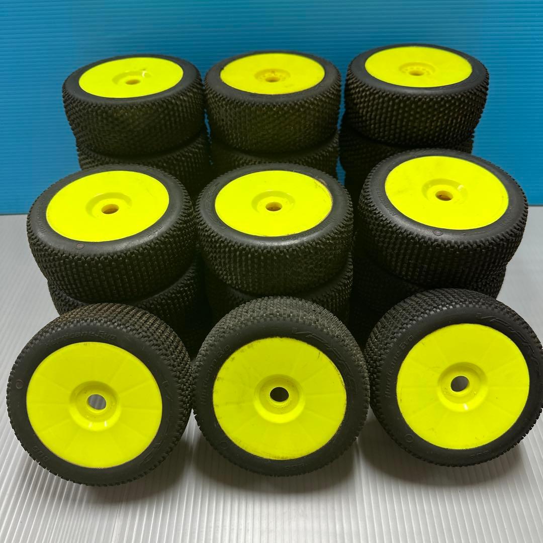 1/8バギーオフロード用タイヤ、ホイール貼り済