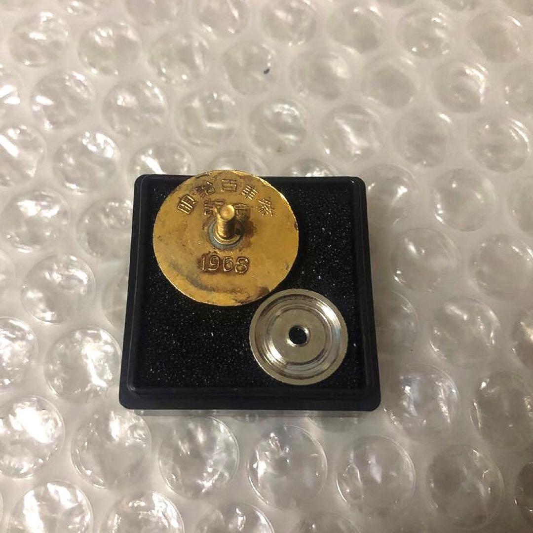 2種 金銀 明治百年祭 1968年 記念バッヂ ピンバッジ 日本メダル協会