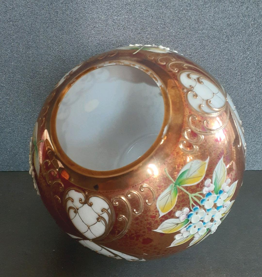 BOHEMIA GLASS　ボヘミアガラス　盛金彩　陽刻藤の花図　花瓶　オブジェ