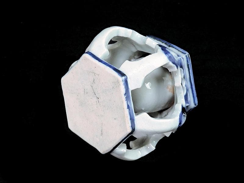 古伊万里　染付　壺型透かし 渦巻の図　六角　盃台　E471AS-CGm