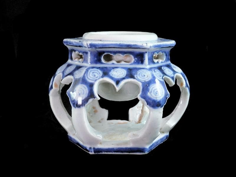 古伊万里　染付　壺型透かし 渦巻の図　六角　盃台　E471AS-CGm