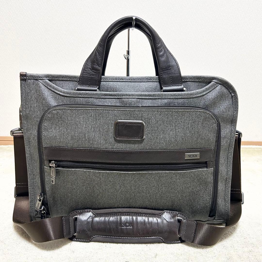 美品　TUMI トゥミ　スリム　デラックスポートフォリオ　PVCレザー　グレー
