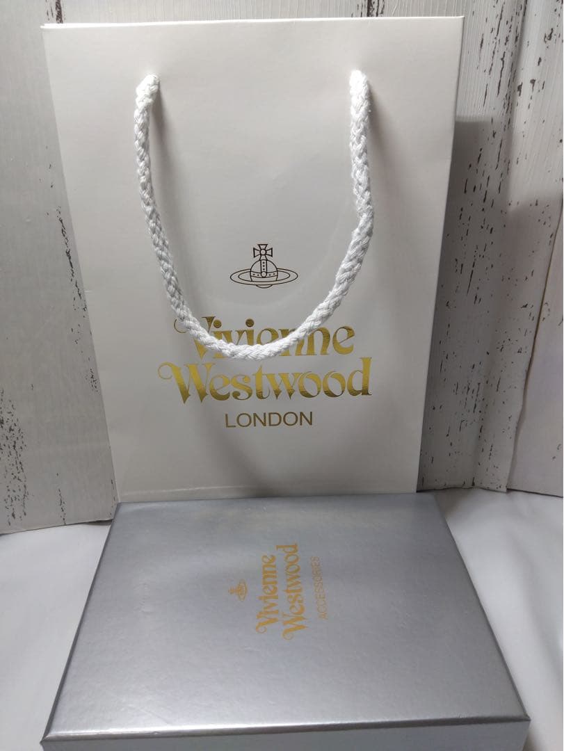 【ショッパー付き】Vivienne Westwood　二つ折り財布　ブラック