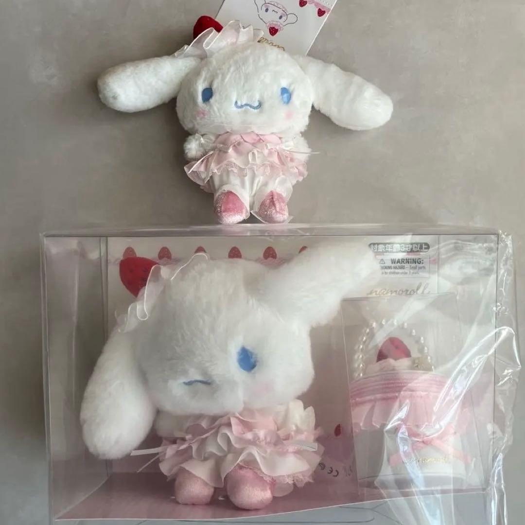 サンリオ　いちごホイップケーキ　ぬいぐるみ　アクセサリー　マスコットシナモロール