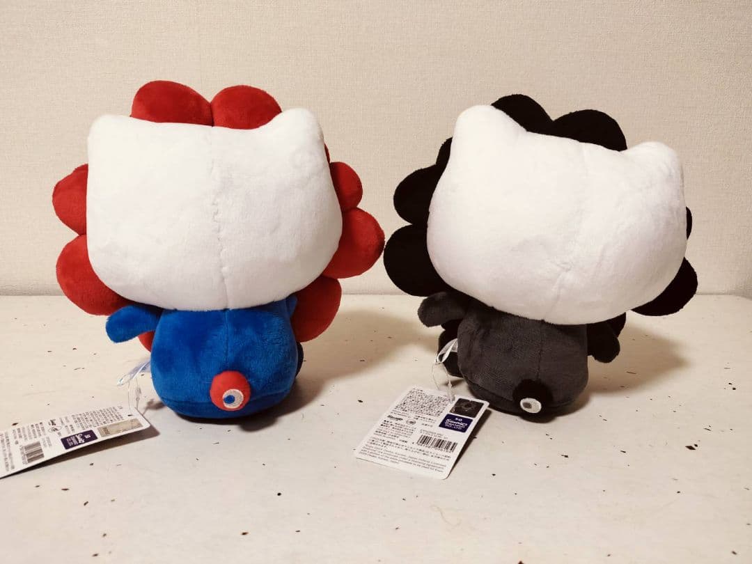万博 サンリオ ミャクミャク なりきり ぬいぐるみ M 黒 ハローキティ