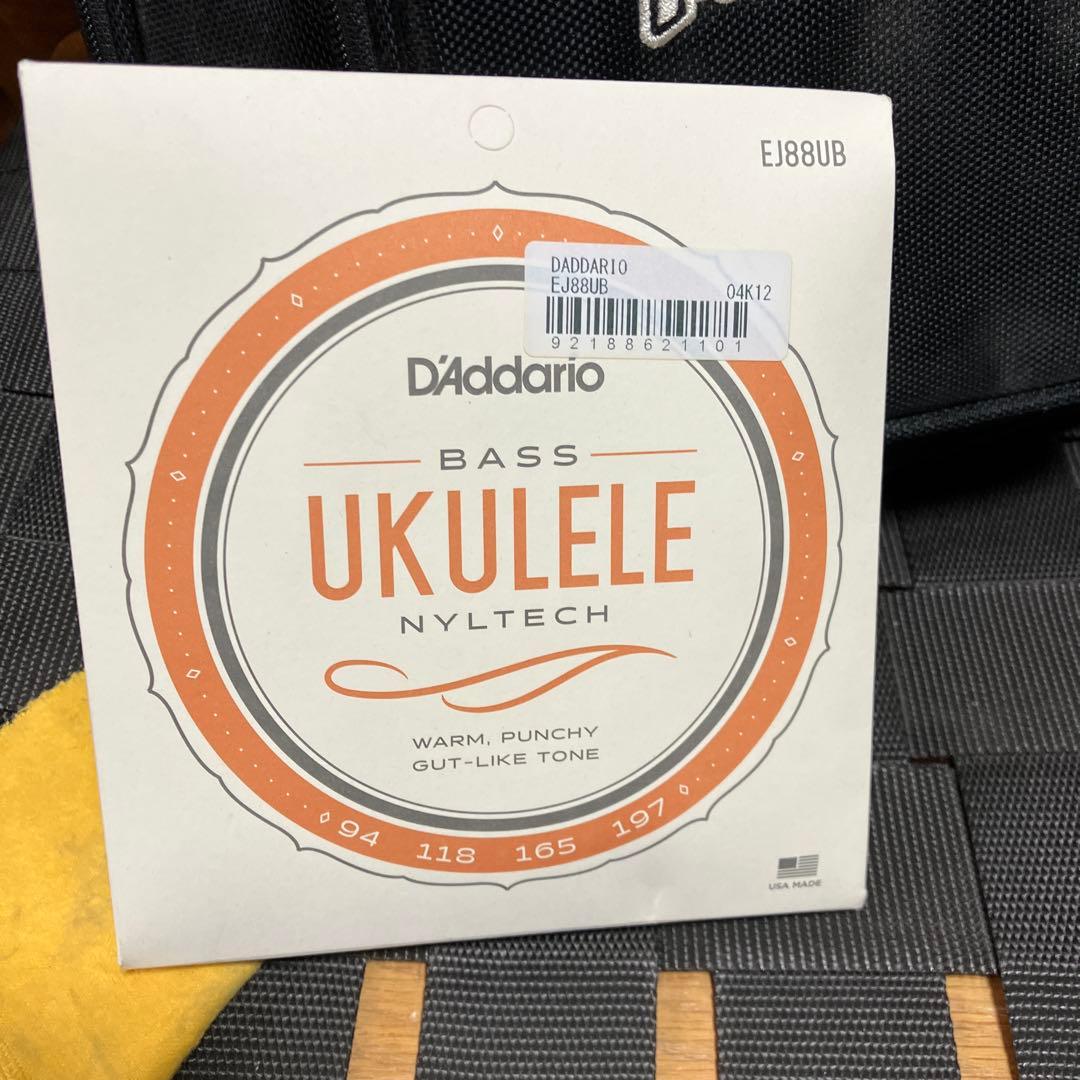 マハロ ウクレレ エレキベース ナチュラル(新品ダダリオ弦付き)