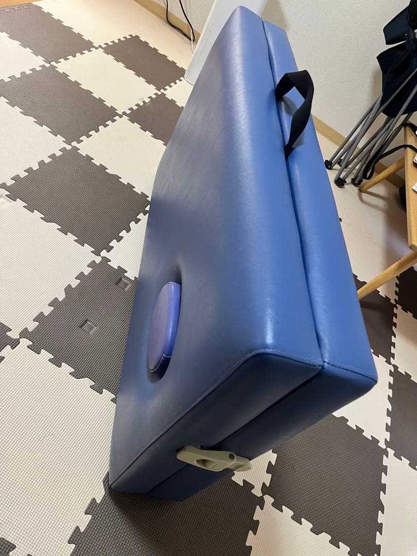 高田製作所　折りたたみ 治療用 ベッド 有孔　ブルー