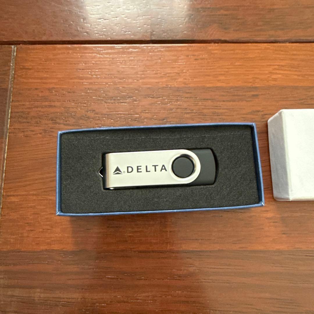 DELTA & Boeing 787 ボールペン USBセット