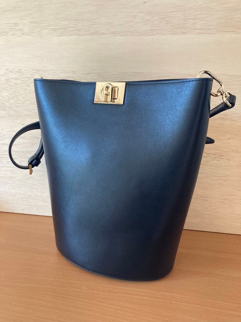 フルラ バケットバッグ 2wayショルダー レザー ブラック ロゴ 証明書付き